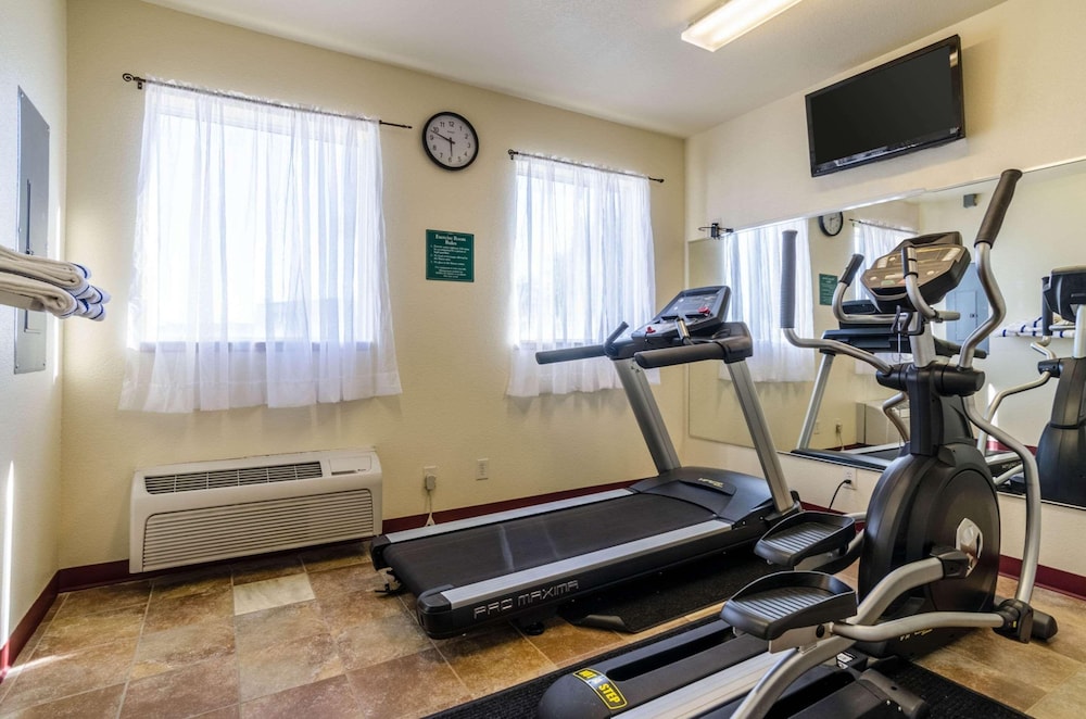 Holiday Inn Express Wichita North - Park City 27/38