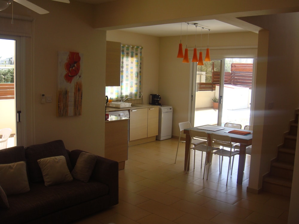 Athena Villa 24/32