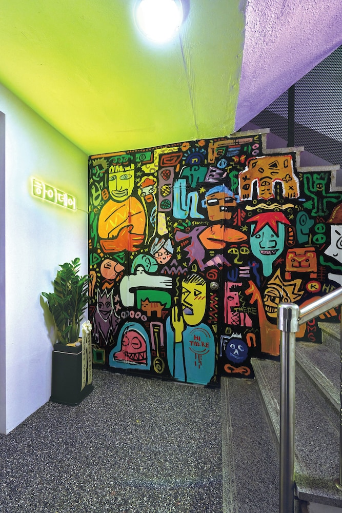 88 Hostel 40/49