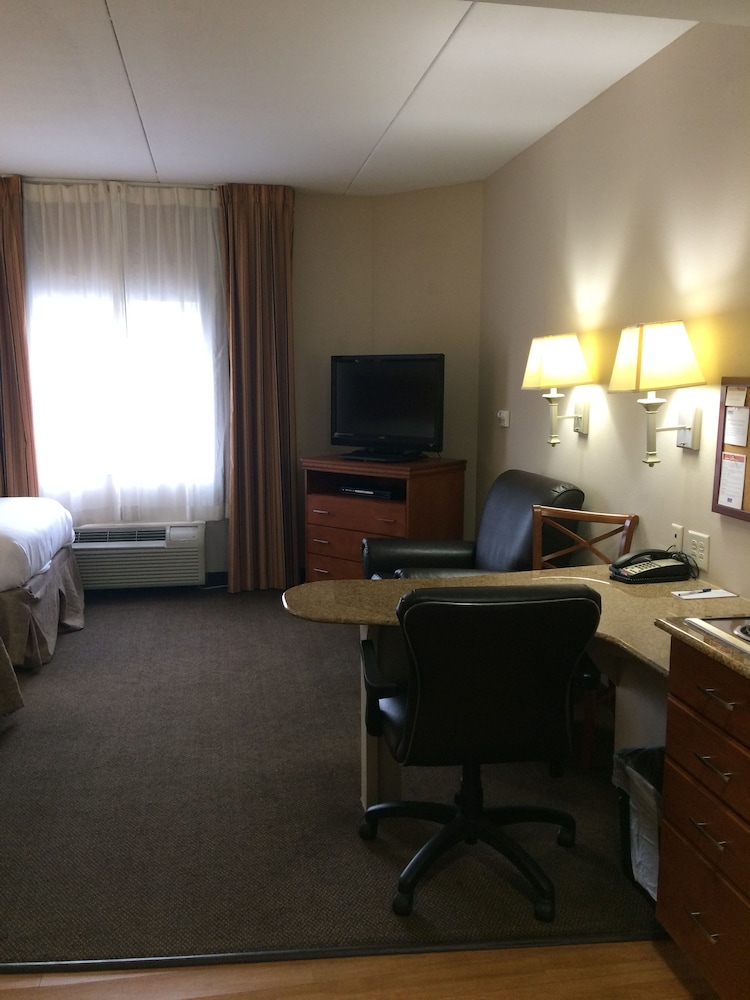 Candlewood Suites Jacksonville 68/72