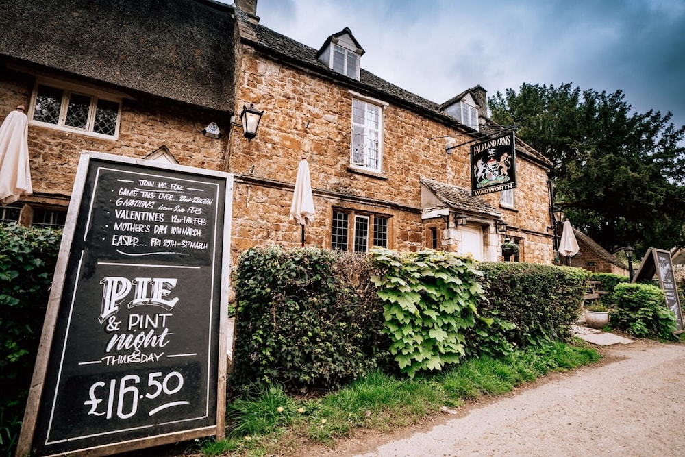 The Falkland Arms 1/50