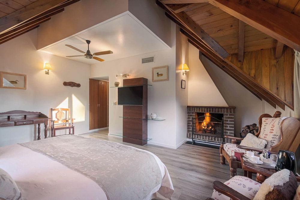 2 Bedrooms, Superior, Apartment, Queen and Twin Beds, Le Chatelet Hotel 5/8