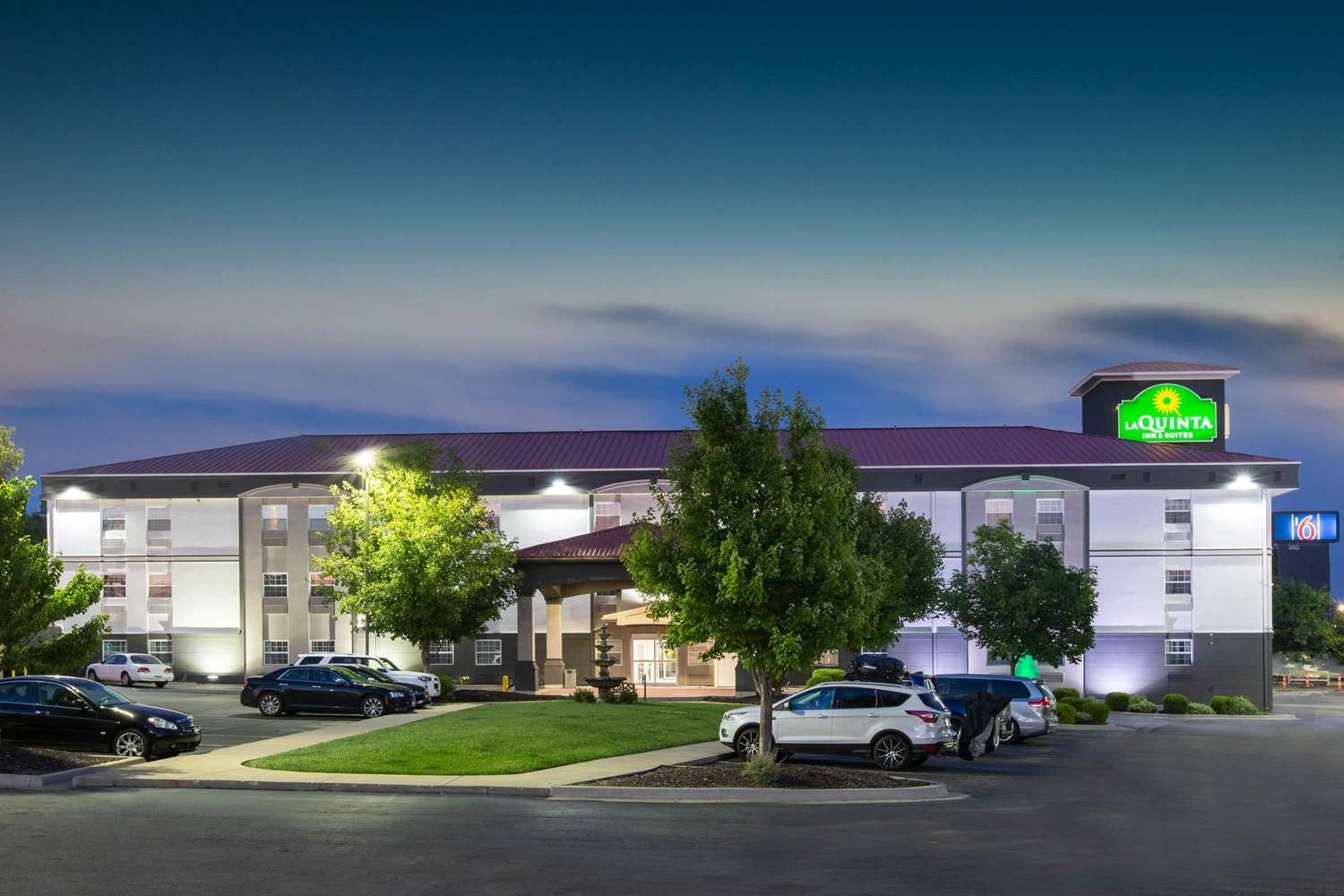 La Quinta Inn & Suites by Wyndham Blue Springs 24/31