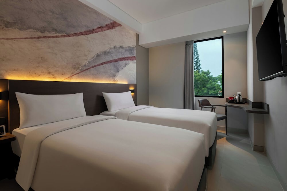 Hotel Neo Kota Baru Parahyangan 44/88
