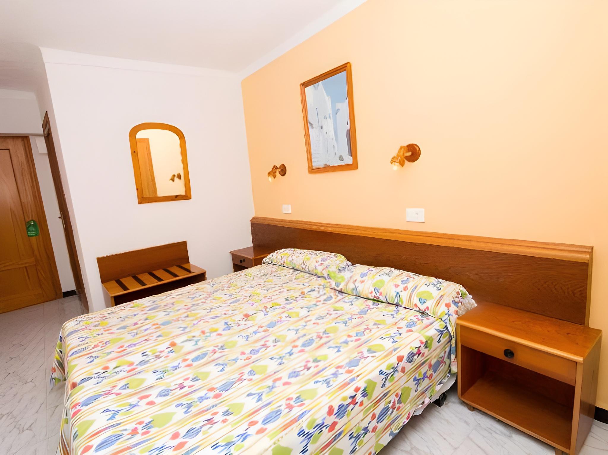 Room, Single, Twin Beds, Balcony
