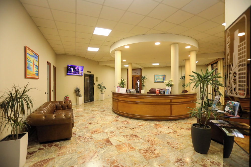 Lobby at New York, VLORE