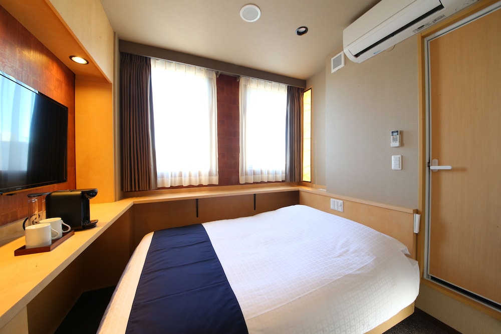 ROOM, DOUBLE BED