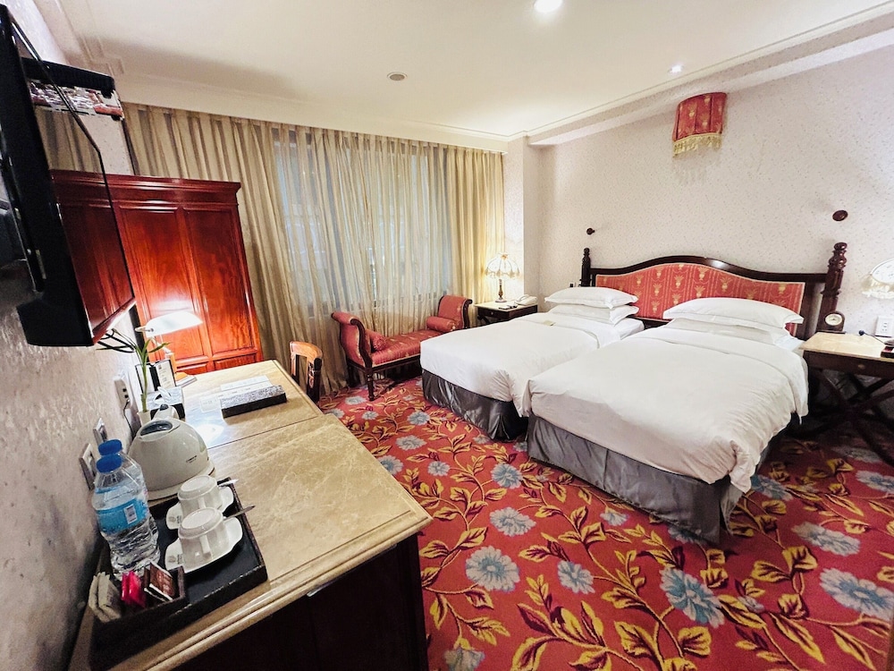 Deluxe, Twin Beds, Classic Building