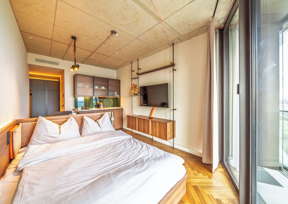SKYLINE, APARTMENT