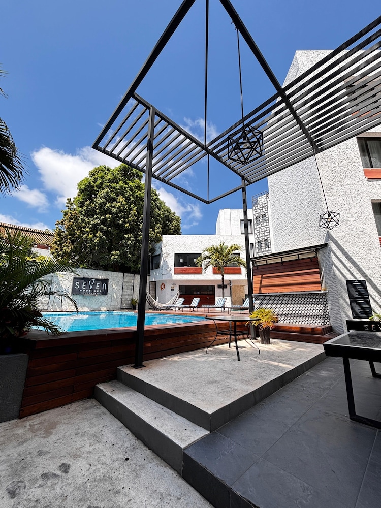 Seven Boutique Apartments 22/55