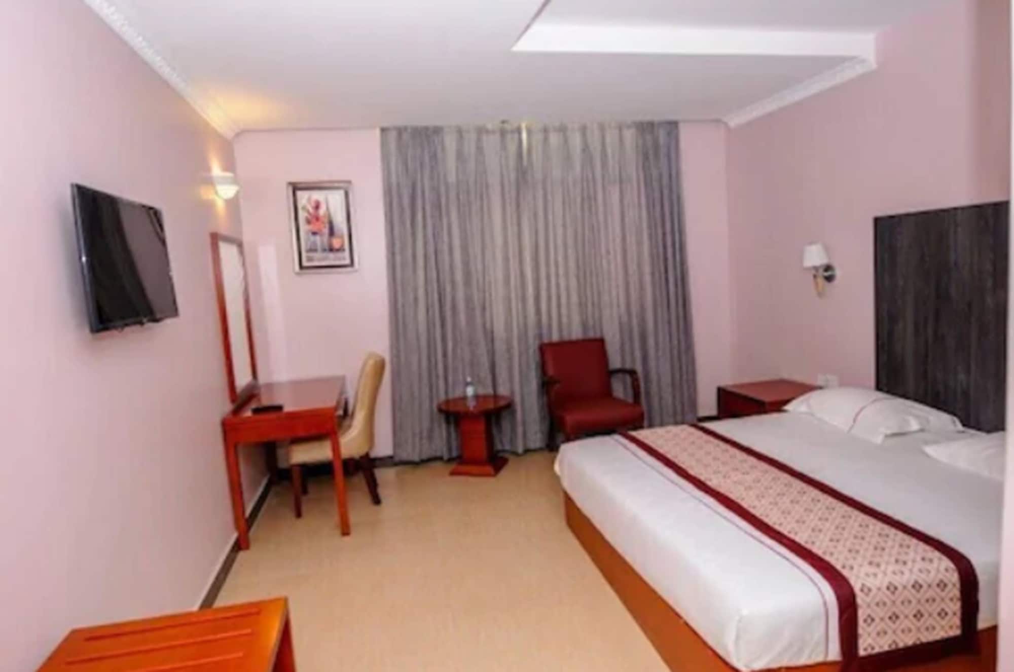 STANDARD, QUEEN BED