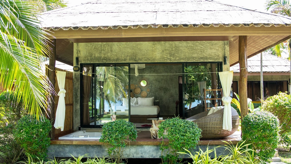 Long Beach Chalet 5/75