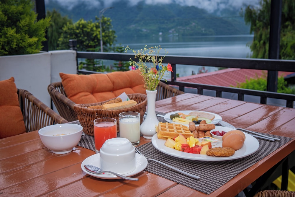 Majestic Lake Front Hotel & Suites 31/47