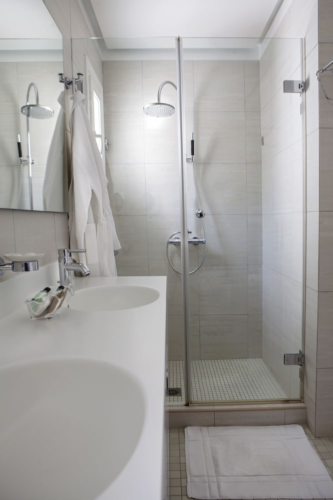 Selana Suites 48/50