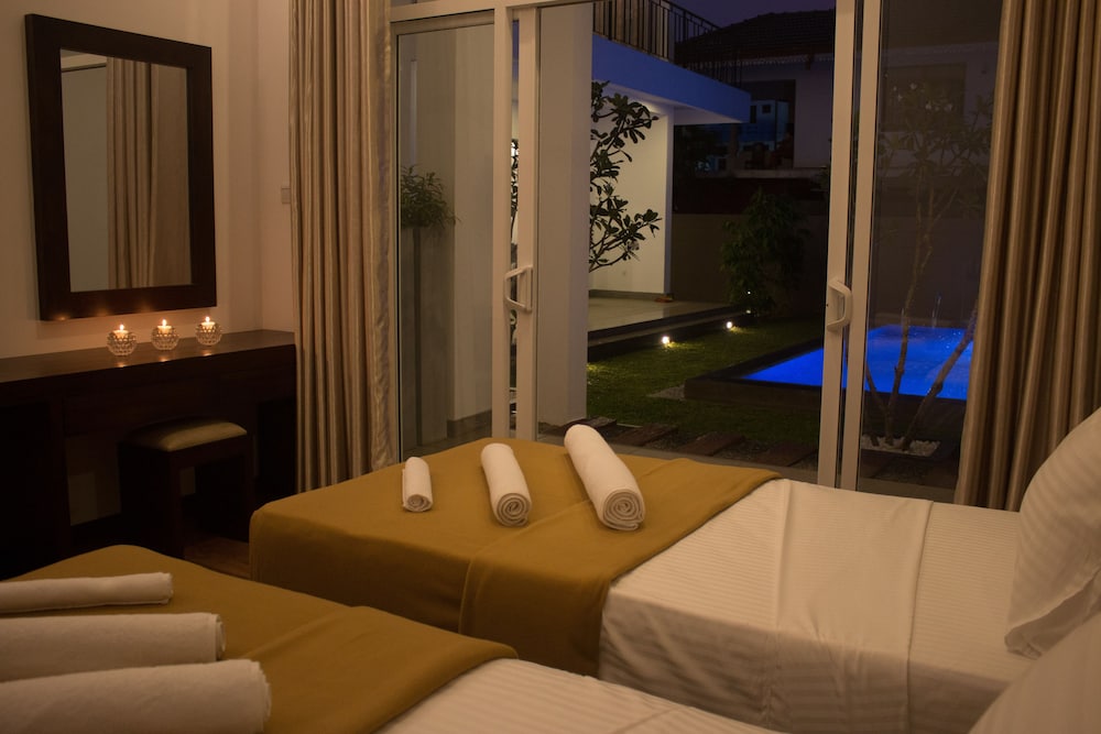 The Suite 262 37/50