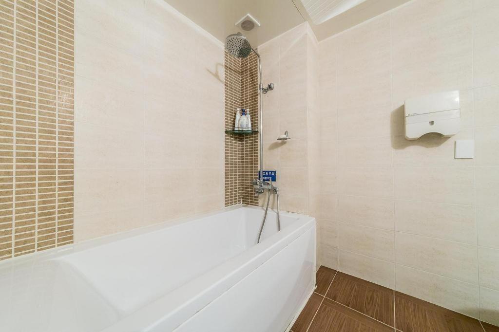 Ansan Hotel Box 39/40