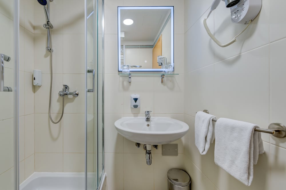 غرفة كلاسيكية بسريرين منفصلين بإطلالة على الفناء، Hotel Pax 5/5