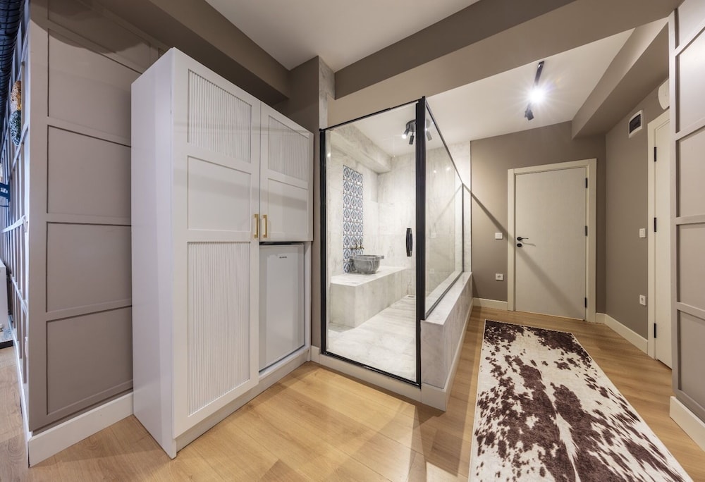 Hexa Suites Hotel 25/50