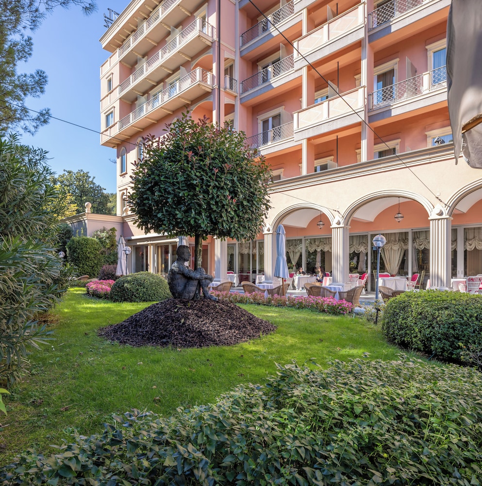Hotel De La Paix 56/59