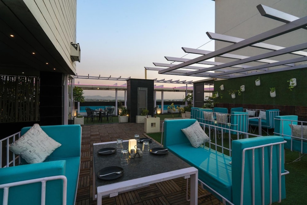 Hotel Ln Courtyard 39/45