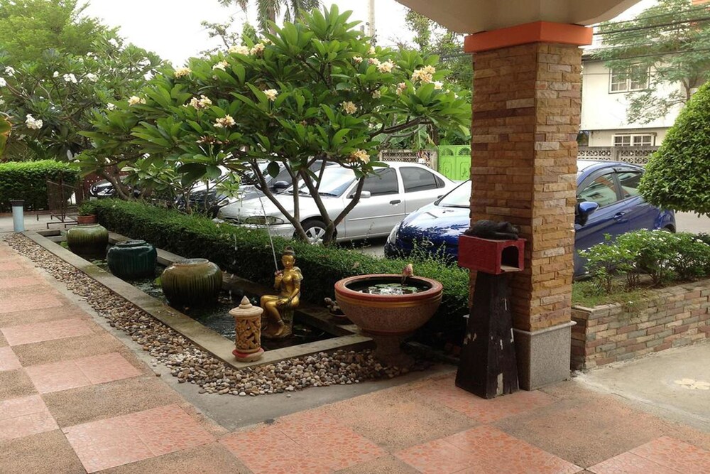 Chantra Mansion 32/34