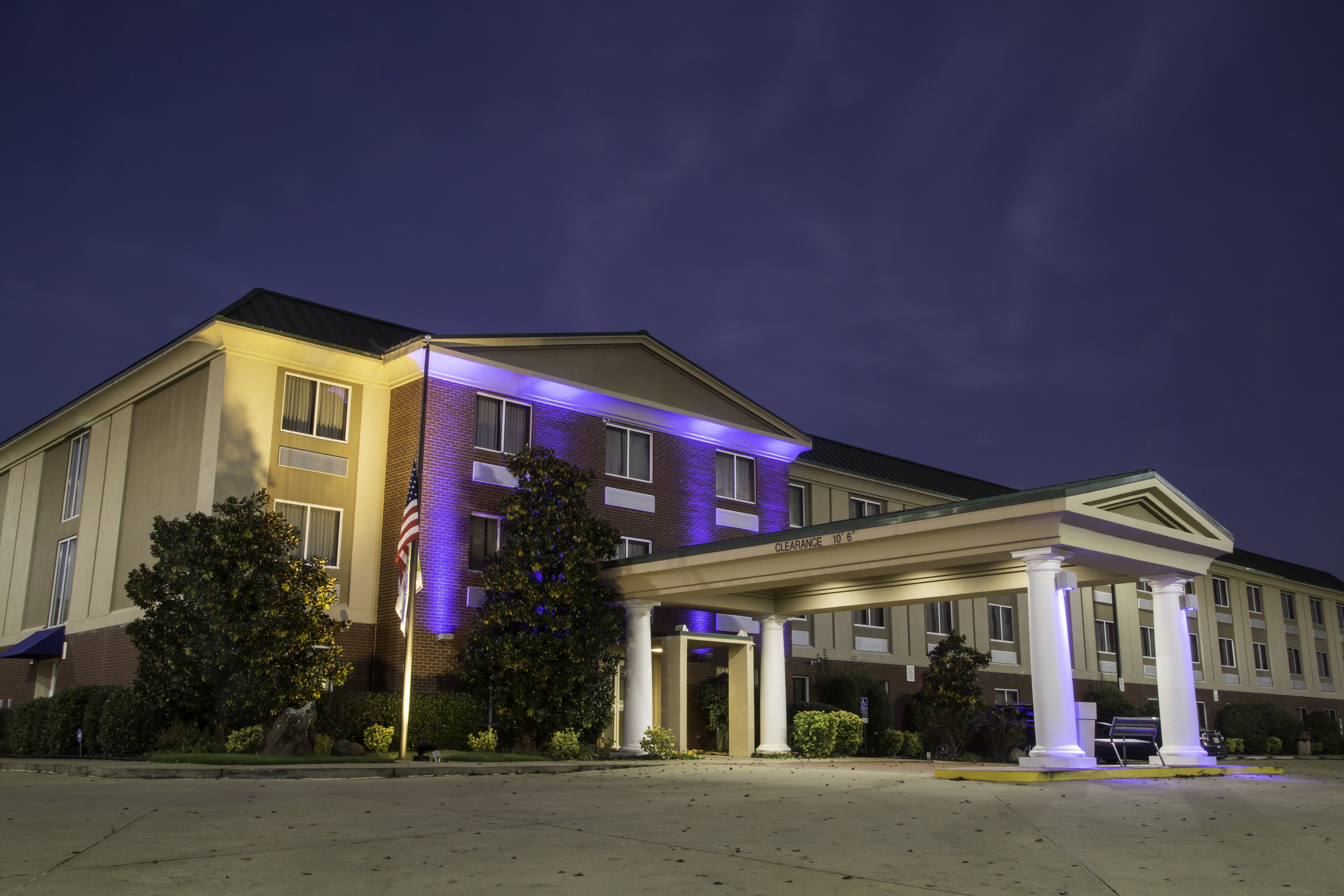 Holiday Inn Express Hotel Suites Oxford 1/46