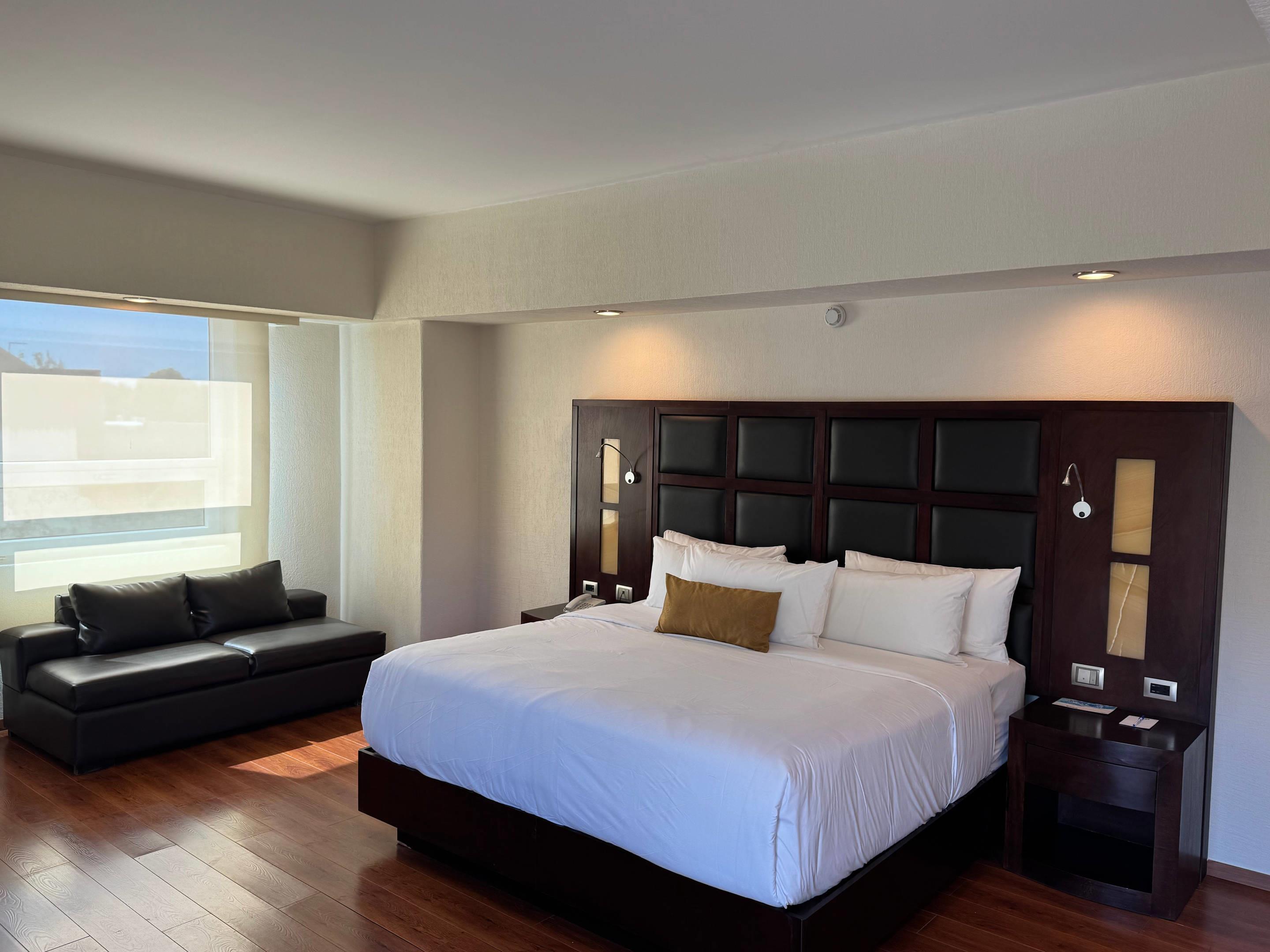 Suite, King Bed