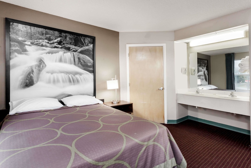 Super 8 By Wyndham Sevierville Riverside 17/45