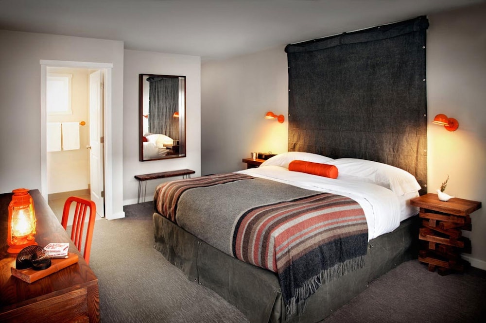 STANDARD, KING BED