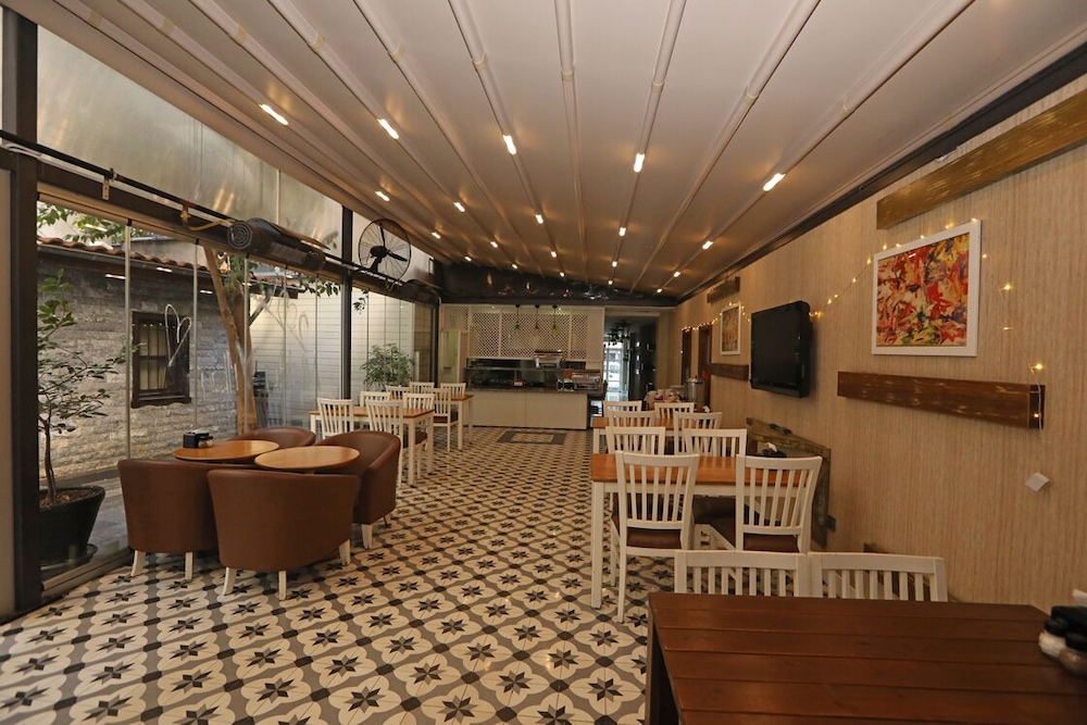 Mezzo Hotel 48/56