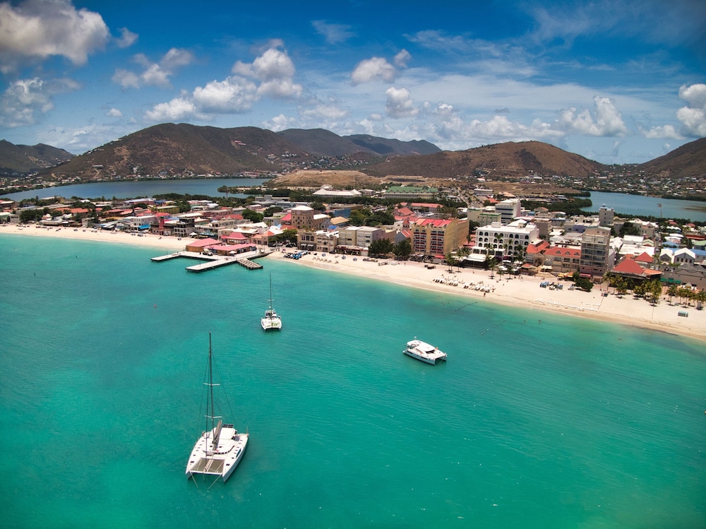 Horizon View Beach Hotel 34/46