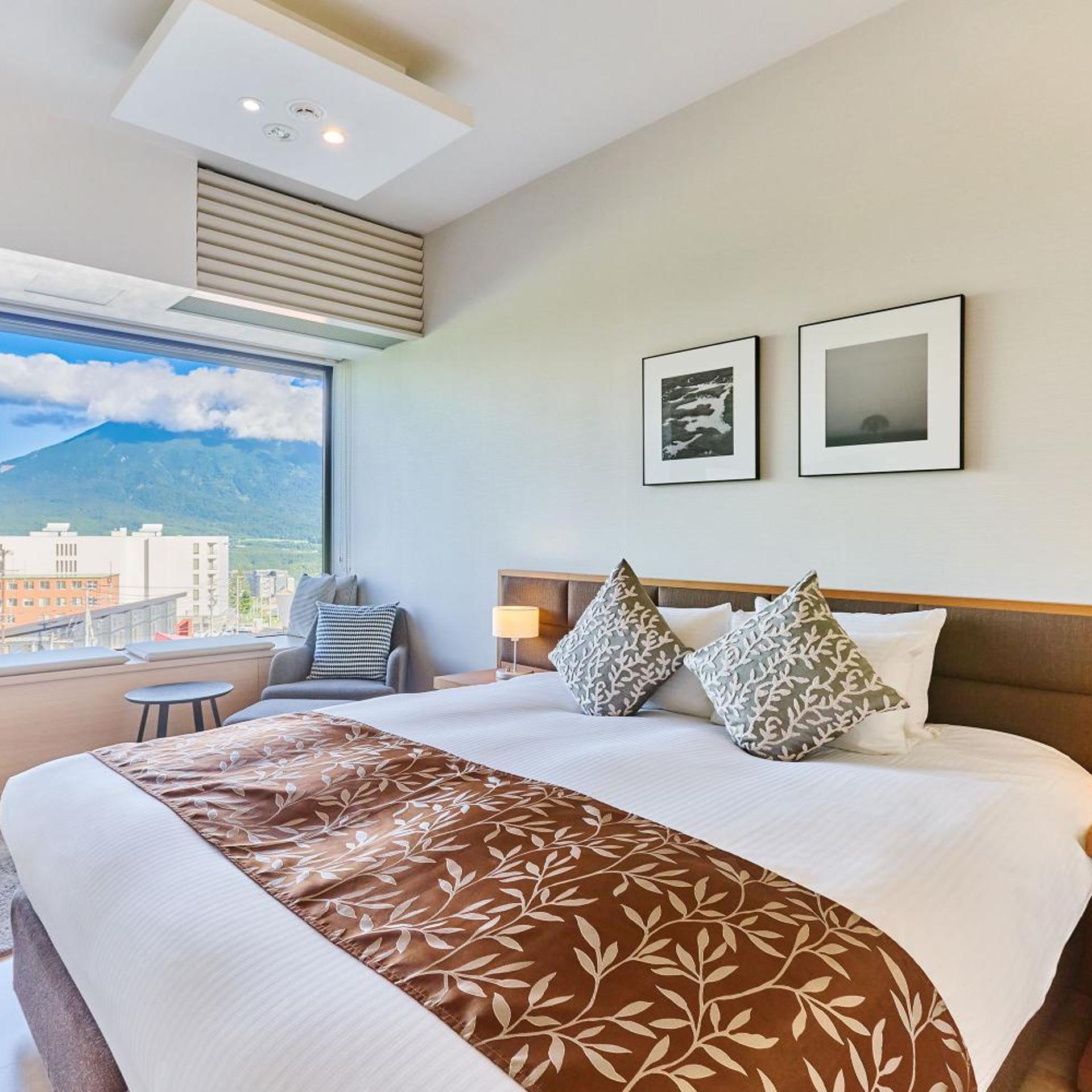 Room, Double or Twin Bed, Mountain View