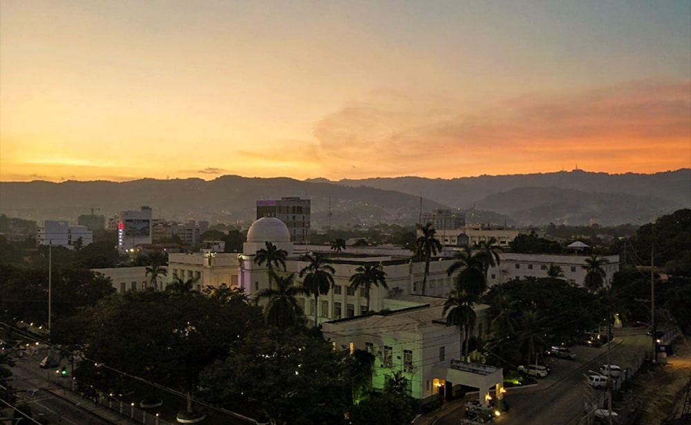 Cebu Capitol Central Hotel and Suites powered by Cocotel 42/55