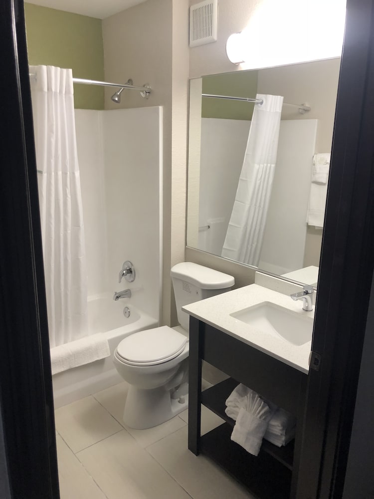 Baymont by Wyndham Phoenix I-10 near 51st Ave 50/55