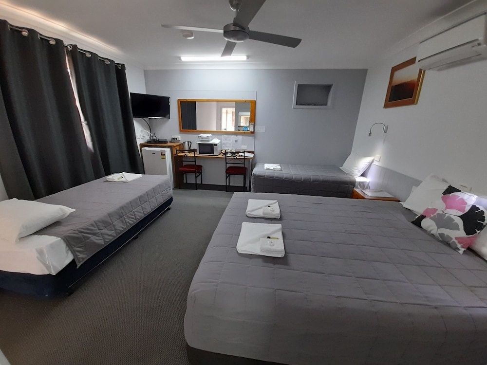 CIVIC MOTEL GRAFTON 27/37