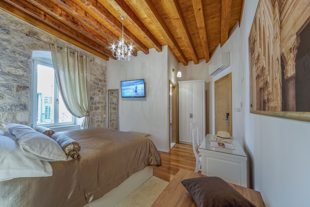 غرفة ديلوكس بسرير كينج في الملحق، Villa Split Heritage Hotel 3/5