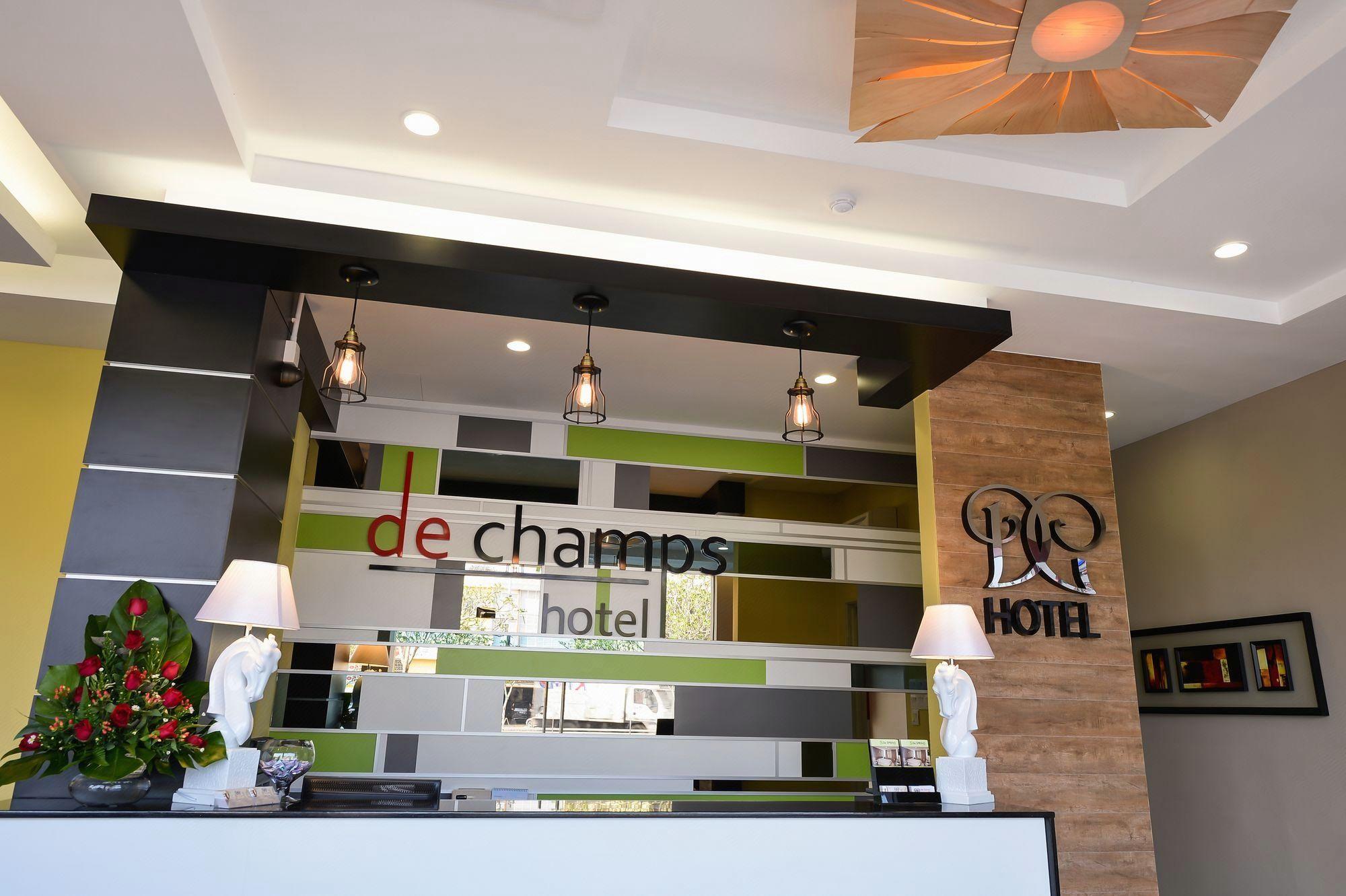 De Champs Hotel 12/29
