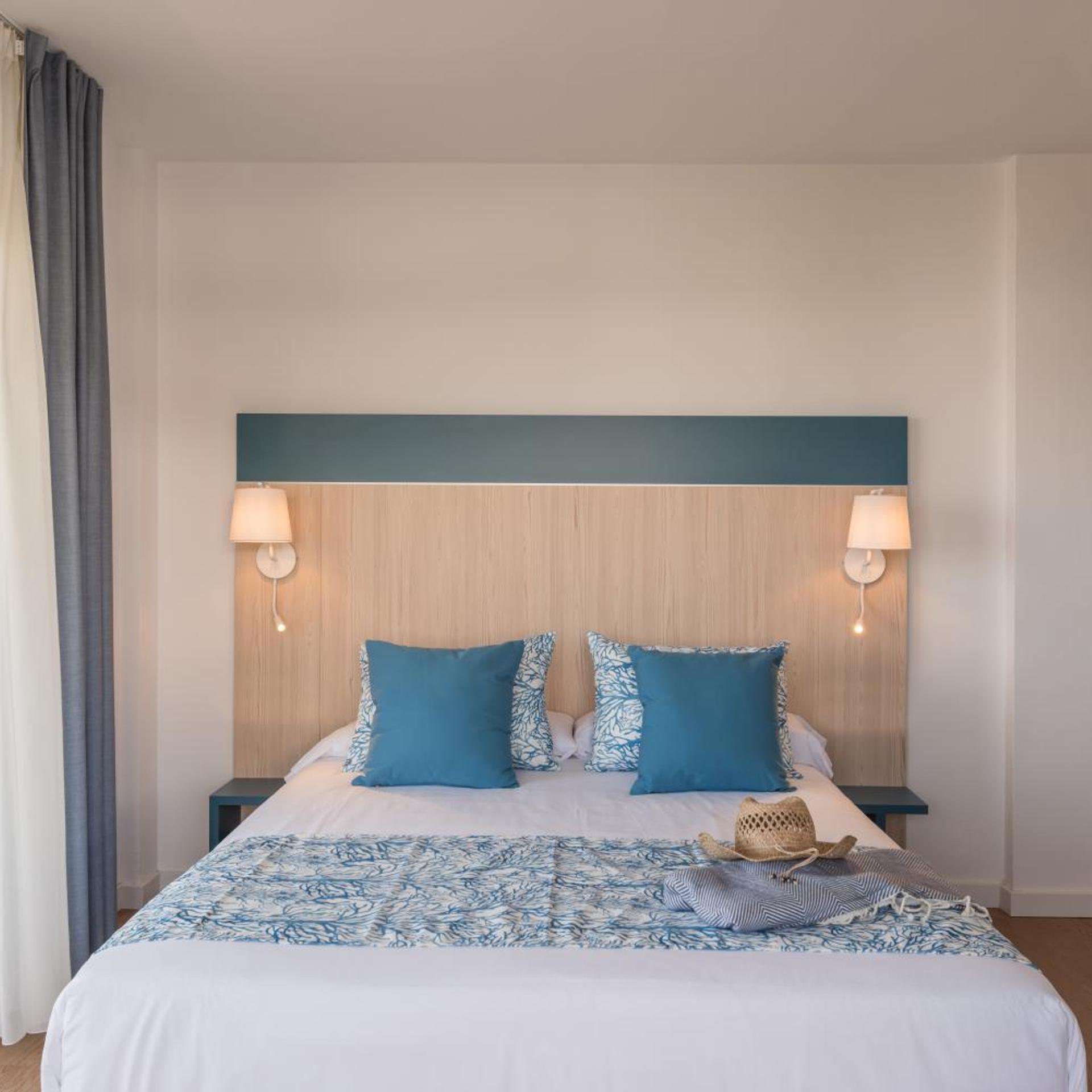 Room, Double Bed, Accessible