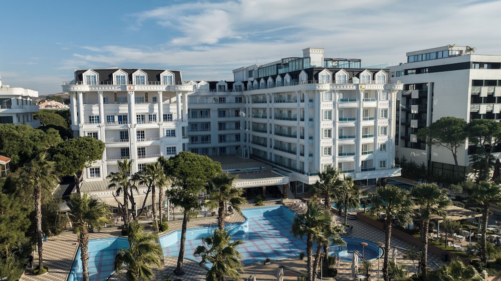 Fafa Premium Hotel 3/70