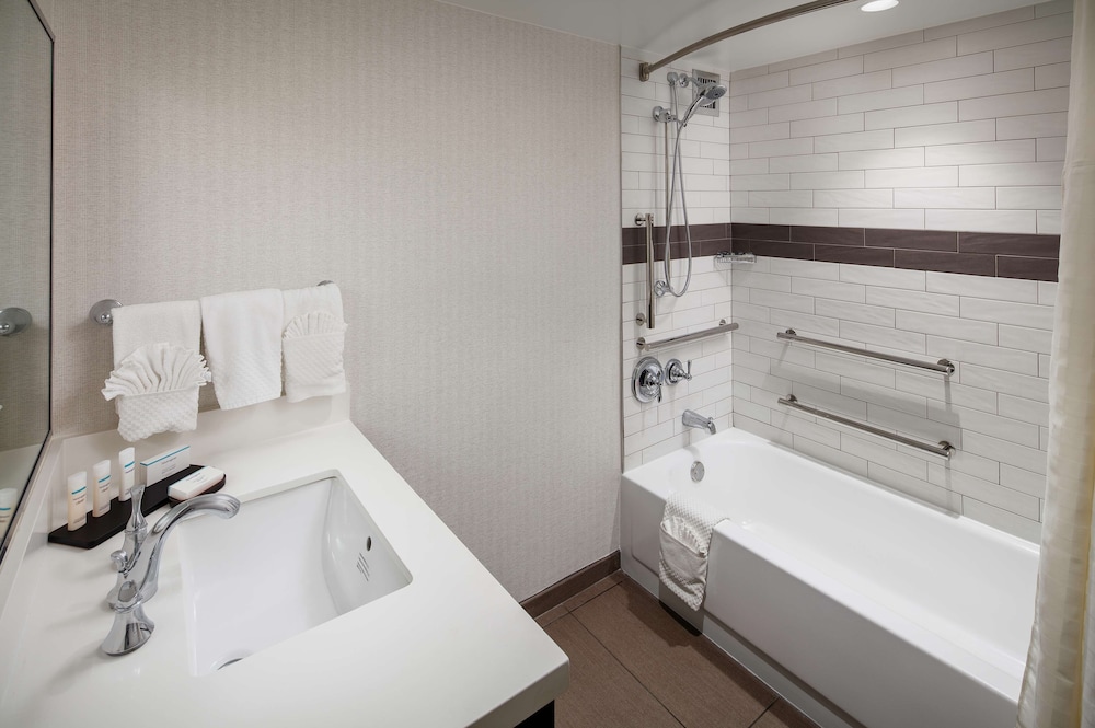 Embassy Suites Tysons Corner 9/44