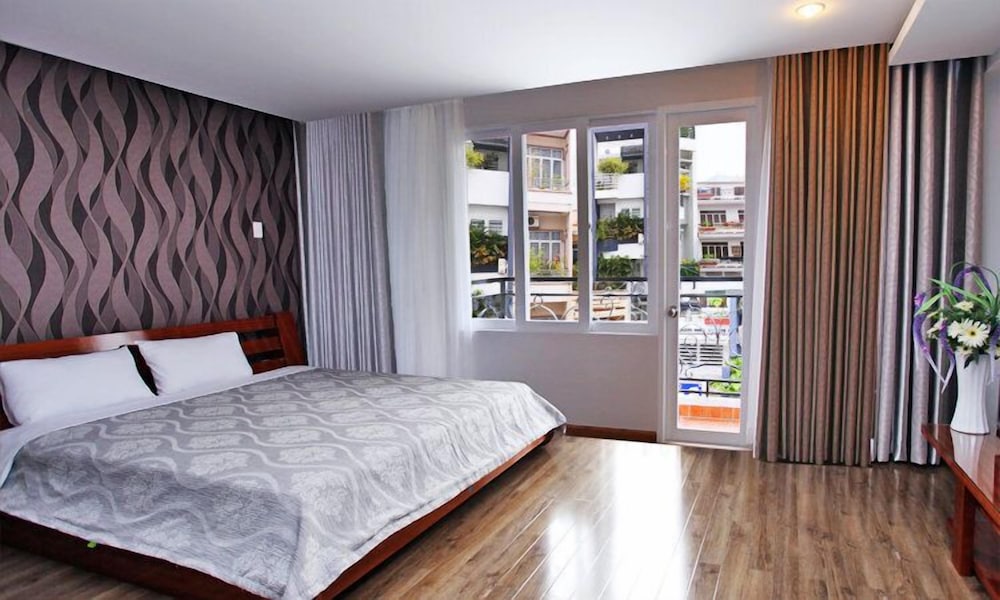White Swan Apartment 7/20
