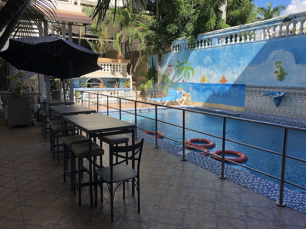 La Casona Dorada 48/56