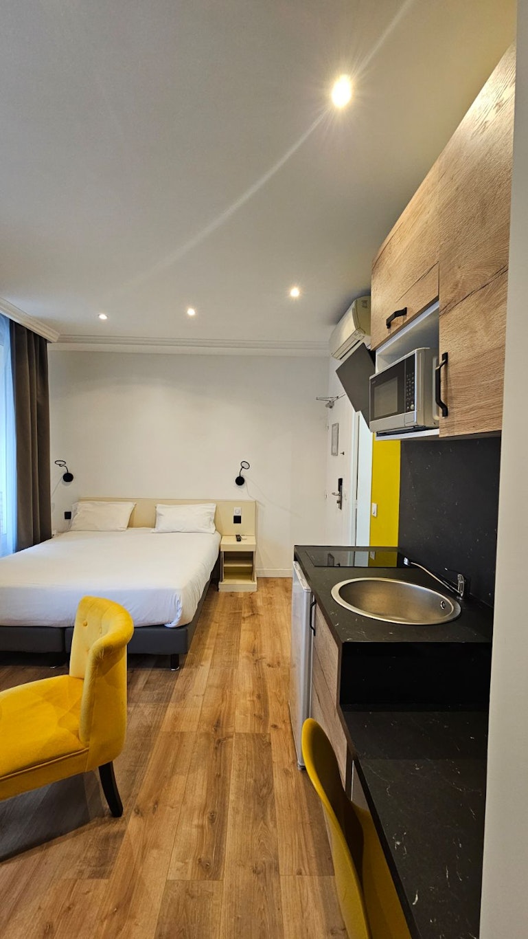 PANAM HOTEL PARIS GAMBETTA (ex Superhotel) 18/50