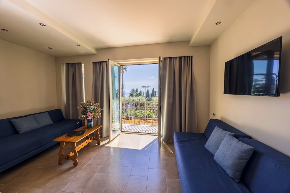 Villa Paradiso 37/64