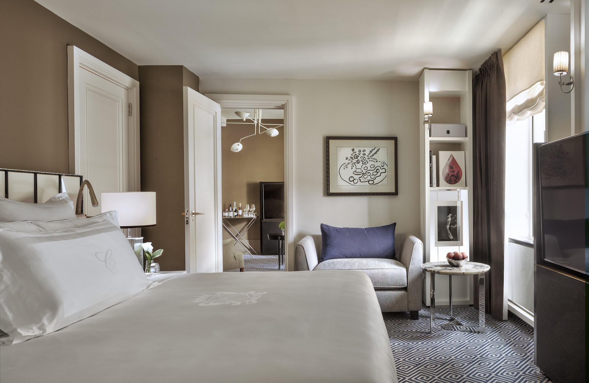 EXECUTIVE, KING BED
