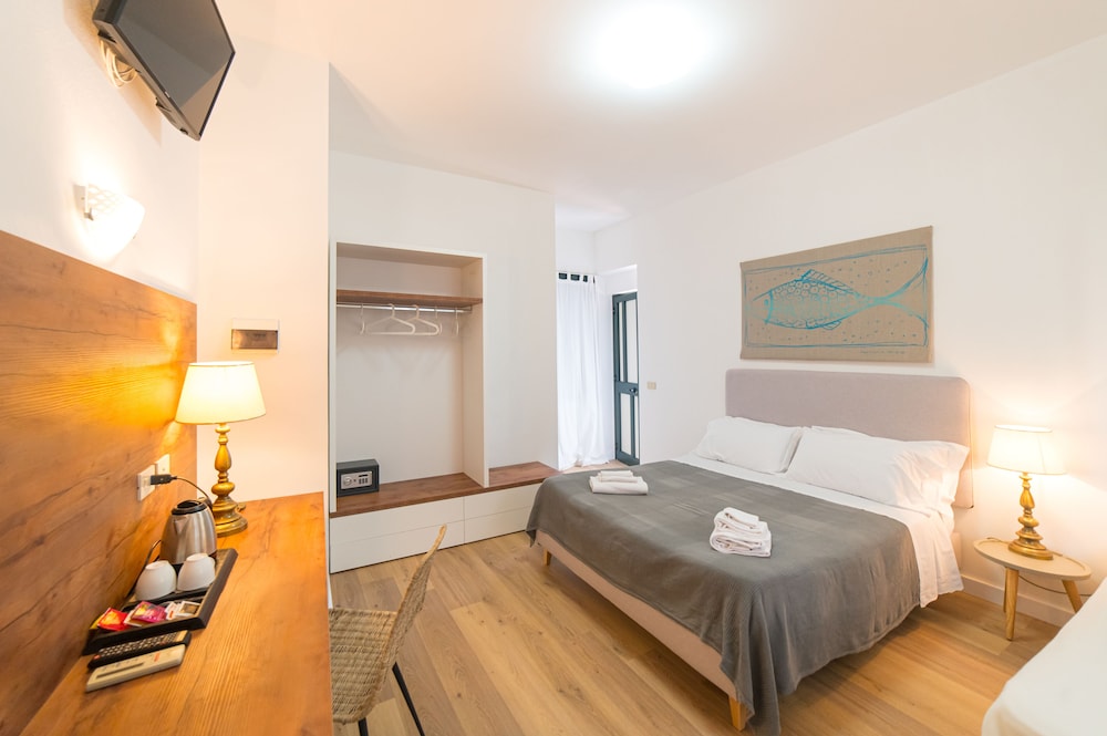SUPERIOR, DOUBLE OR TWIN BED, SEA VIEW