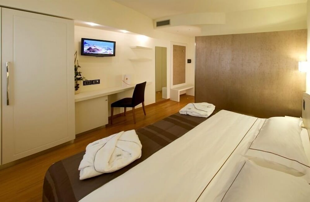 Hotel Napoleon 8/24