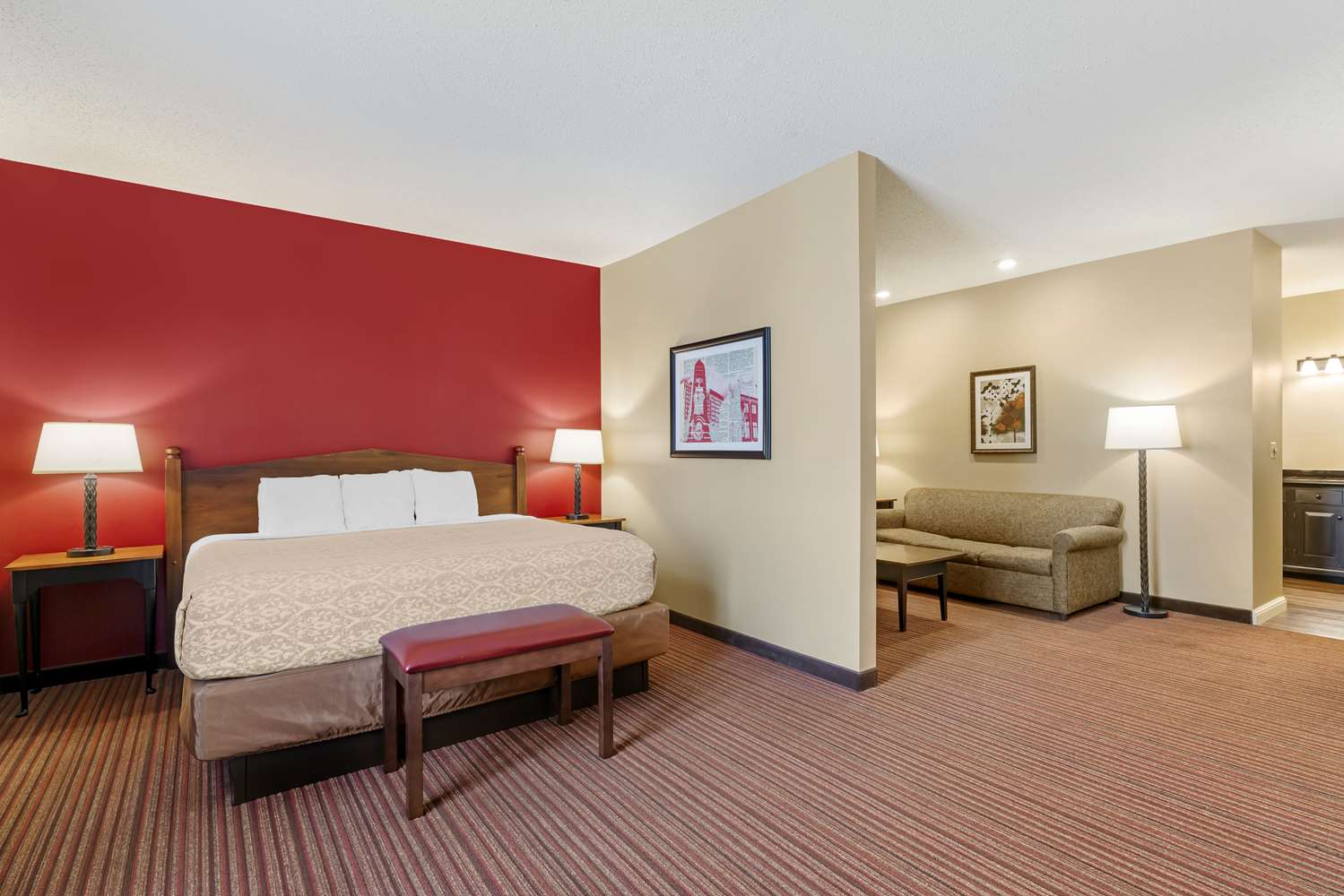 Suite, King Bed, Sofa, Hot Tub, Kitchen