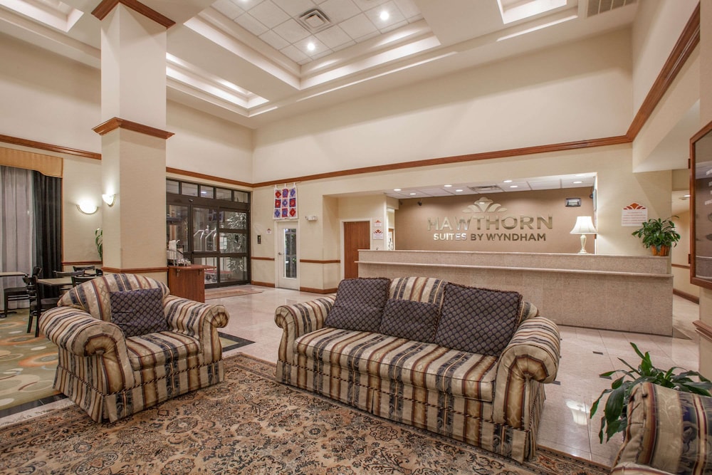 Hawthorn Suites By Wyndham Midwest City Tinker Afb 32/45