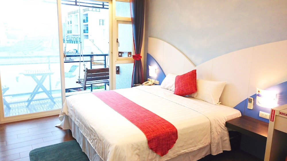 COMFORT, QUEEN BED, GARDEN VIEW